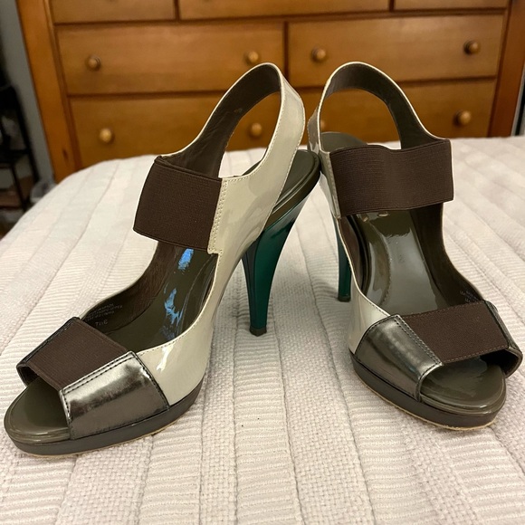 BCBG MaxAzria color block heels - Picture 1 of 11